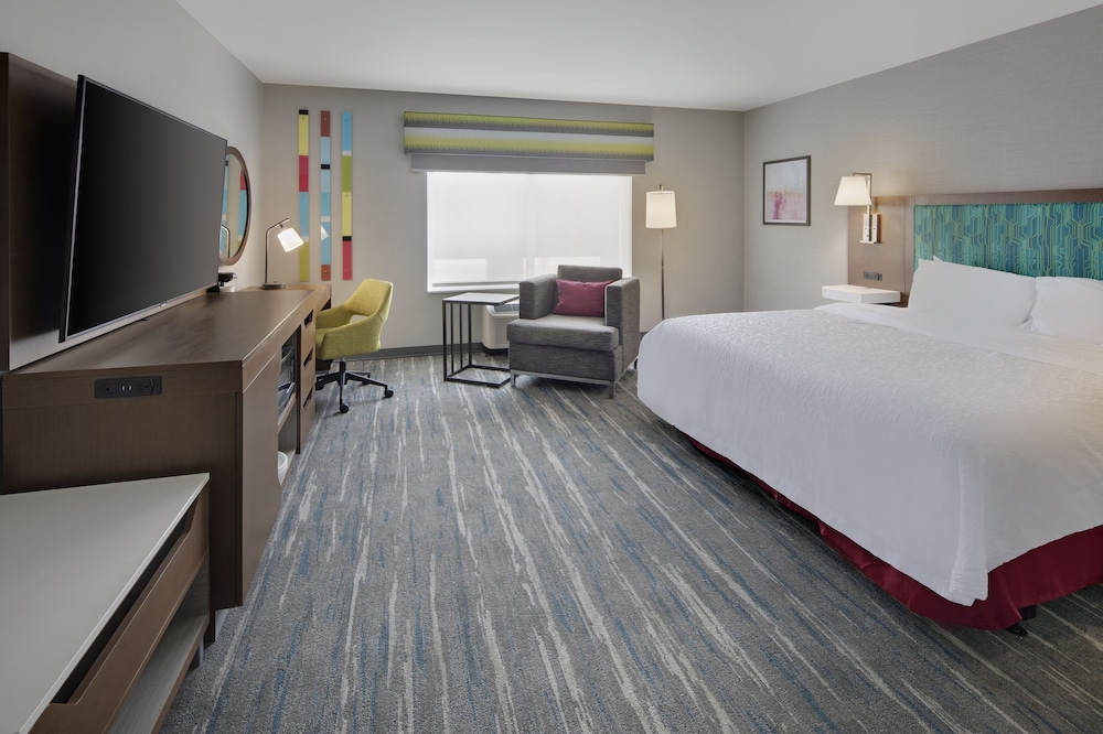 Room, 1 King Bed, Accessible, Bathtub - Photo 4