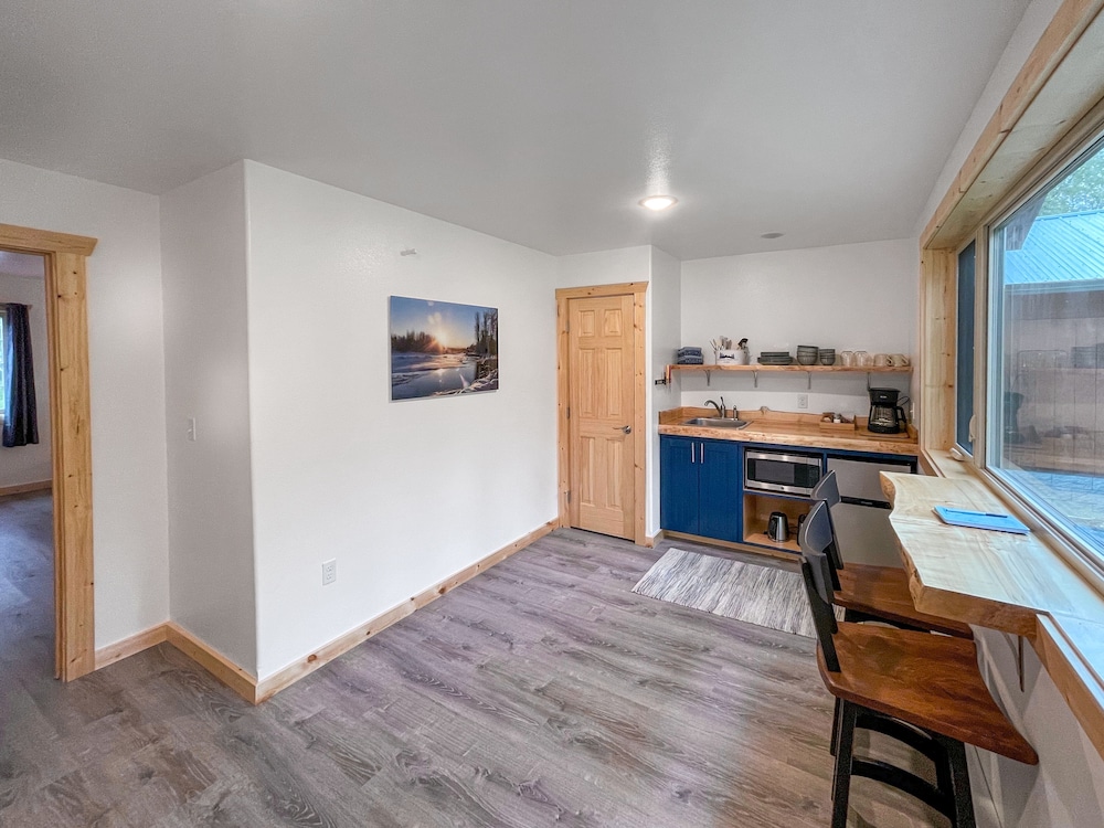 Luxury Cabin, 1 Bedroom, Private Bathroom, Garden View photo 3