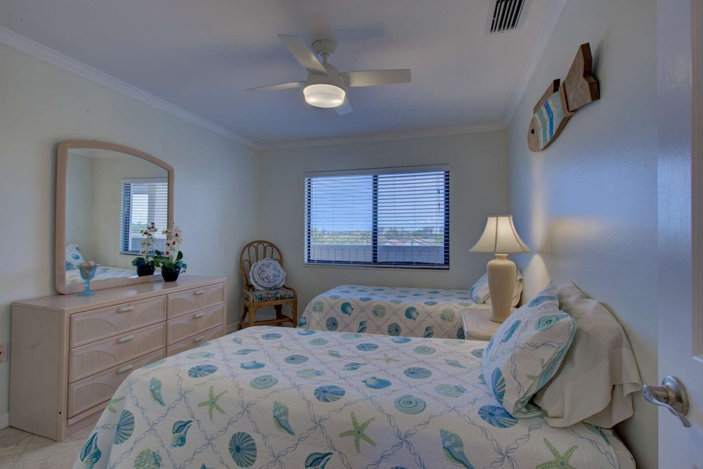 Condo (Siesta Dunes on Siesta Key) photo 2