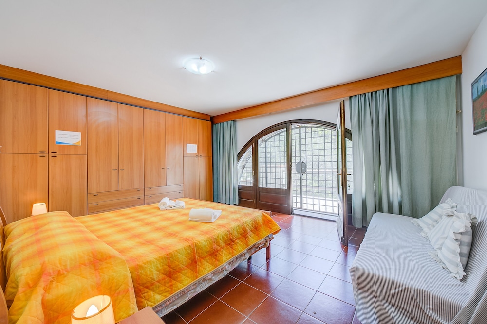 Family House, Multiple Bedrooms, 2 Bathrooms, Mountainside (Villa Breezy Way - Among Greenery) photo 1