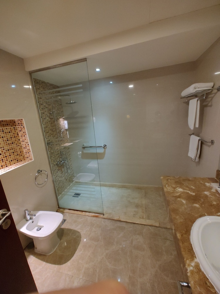 Deluxe Room - Photo 2
