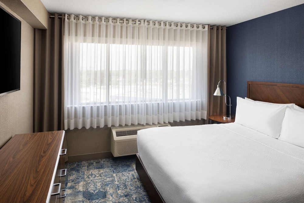 Suite, 1 Bedroom - Photo 1