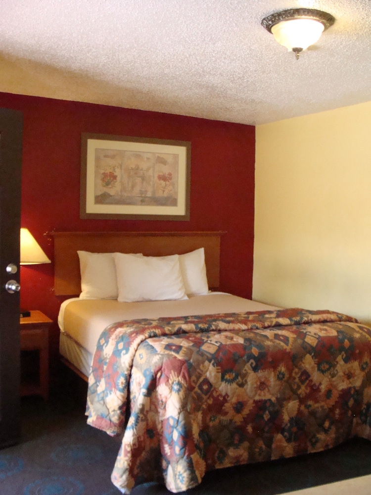 Standard Double Room, 1 Double Bed, Refrigerator & Microwave photo 1
