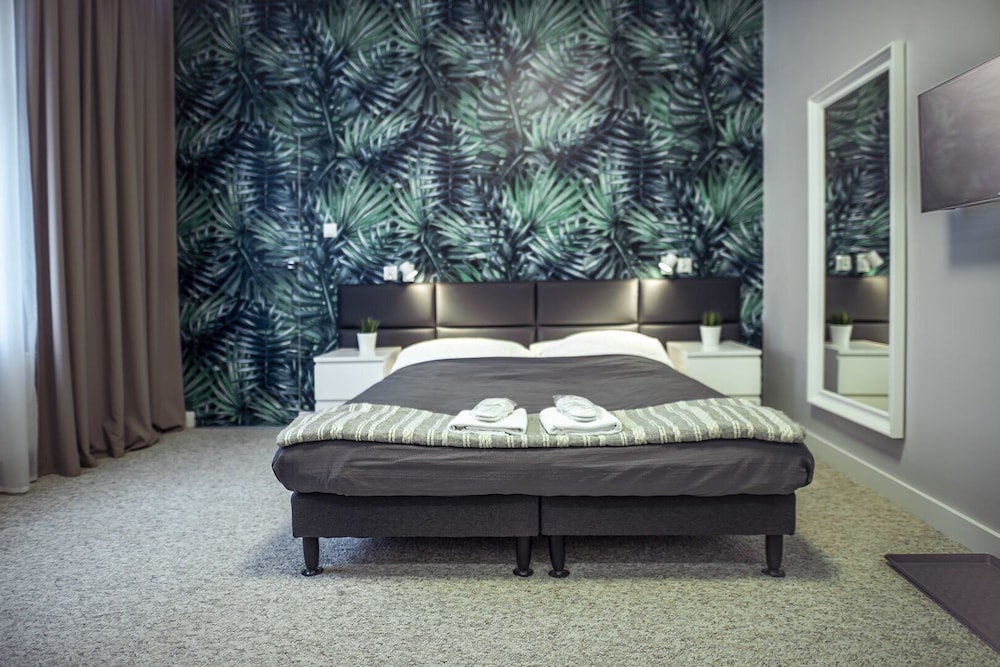 Deluxe Studio Suite, 1 Queen Bed photo 1