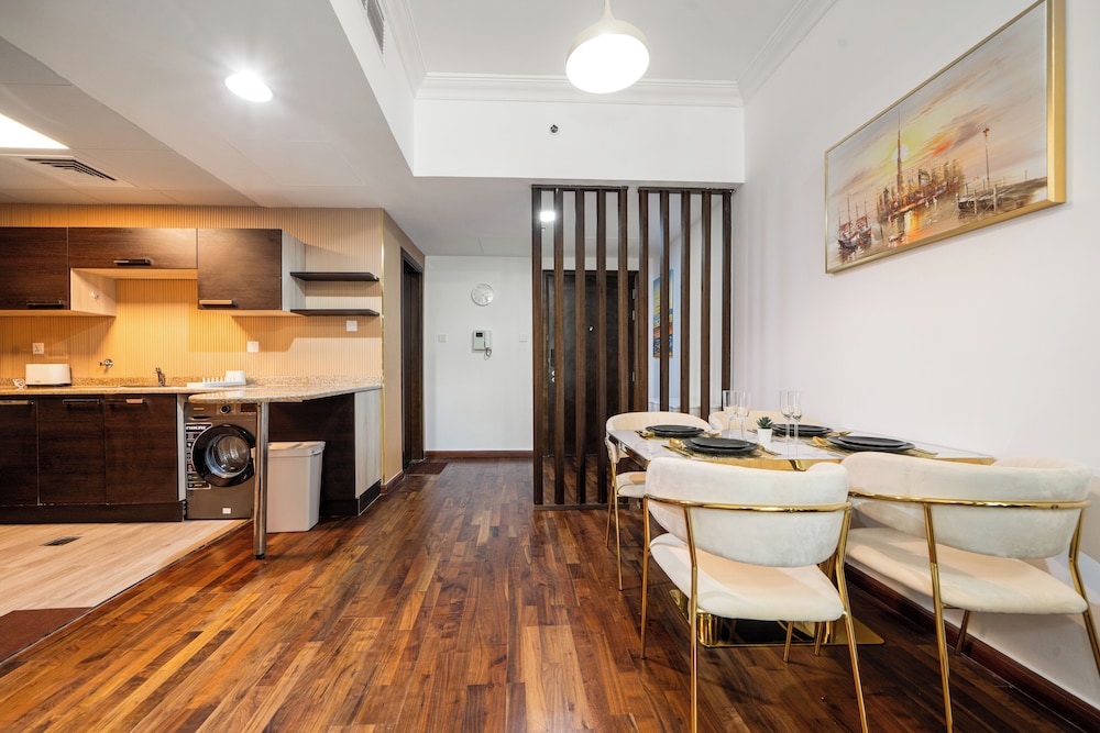 Basic Apartment, City View photo 1