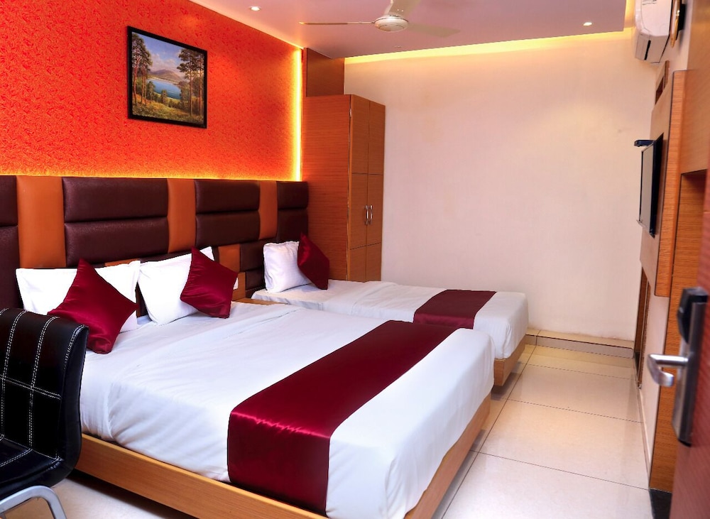 Deluxe Room - Photo 9