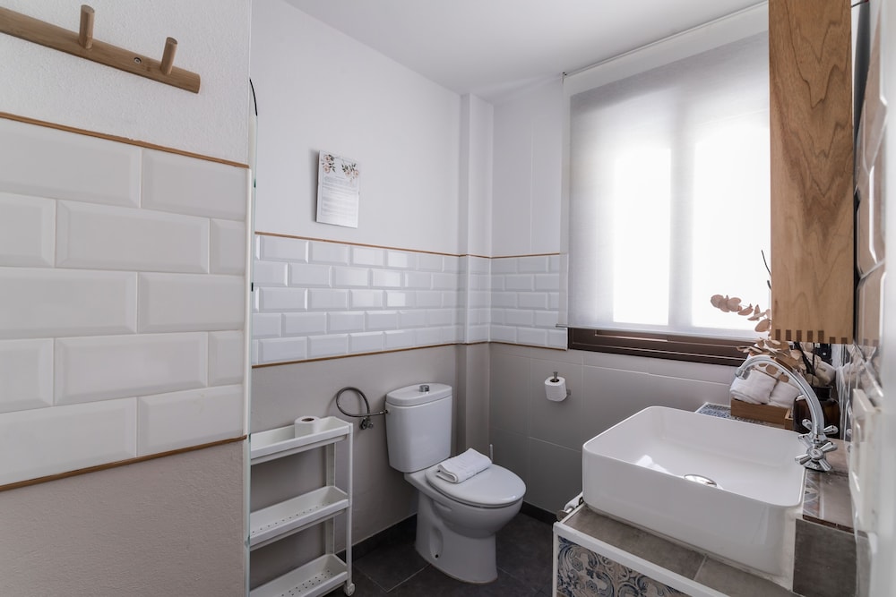 Standard Twin Room, Balcony, Tower photo 2