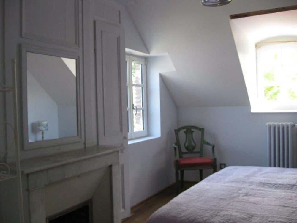 House, Multiple Bedrooms photo 1