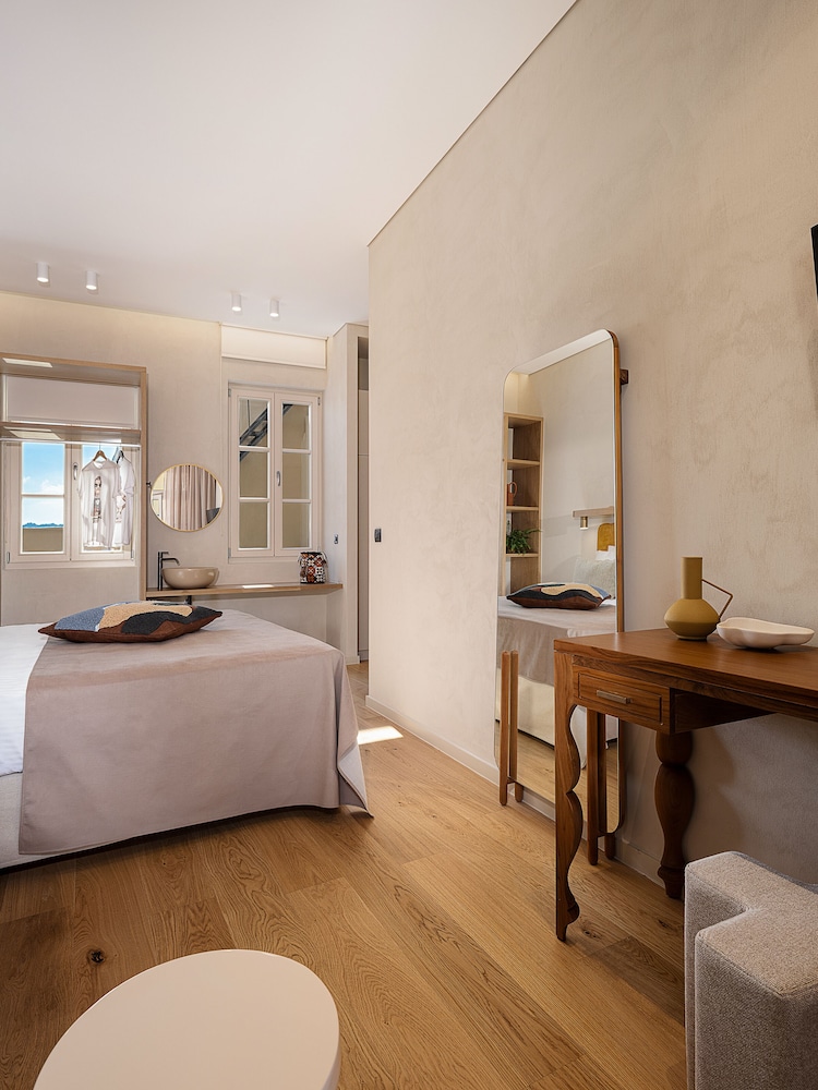 Superior Double or Twin Room, Balcony, Partial Sea View, photo 6