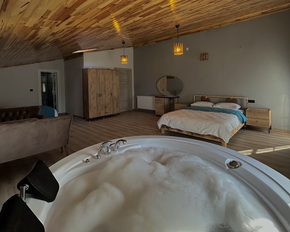 Deluxe Suite, Non Smoking, River View photo 3