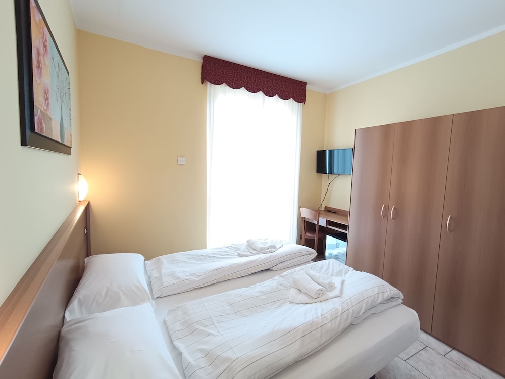 Basic Triple Room