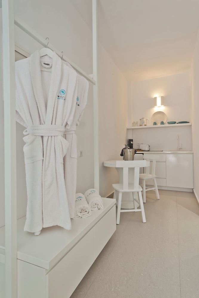 Deluxe Suite with Sea View photo 3