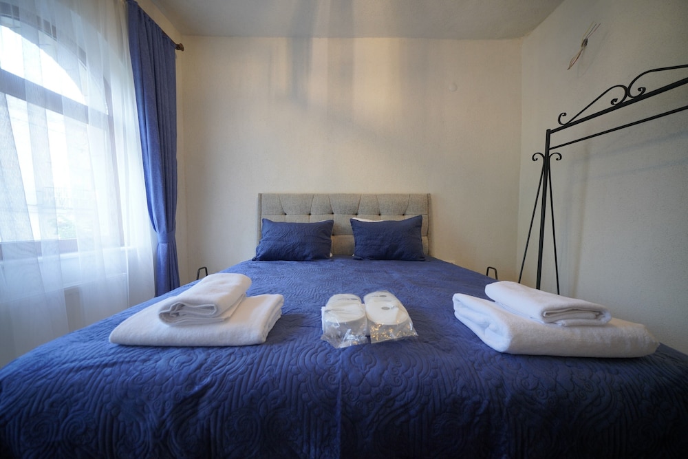 Deluxe Art Double Room With Balcony (Garden View) - Photo 3