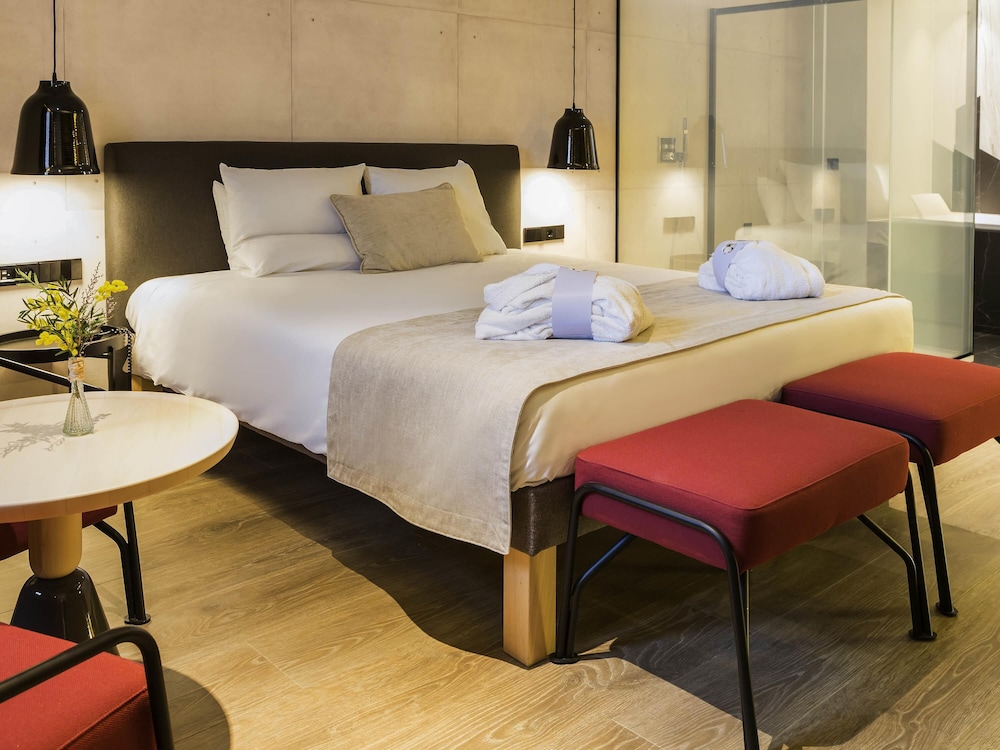 Junior Suite, 1 Queen Bed with Sofa bed