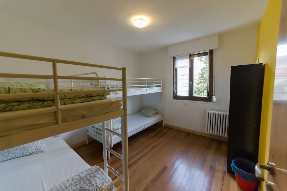 Shared Dormitory, Mixed Dorm, Shared Bathroom (4 Beds)