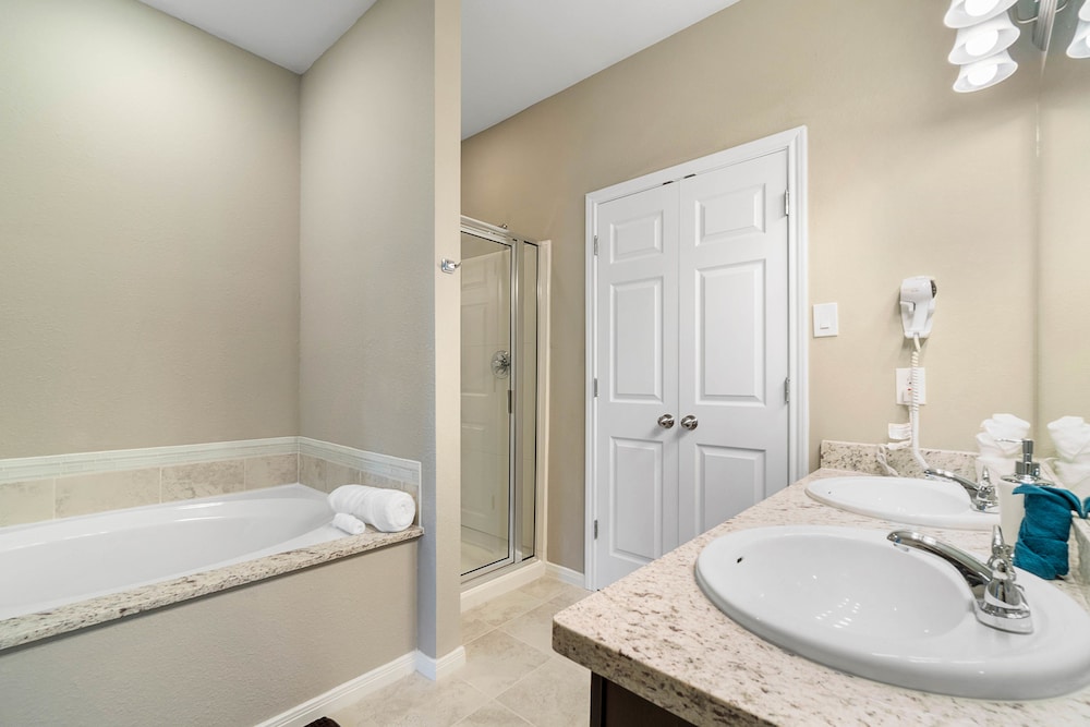 Classic Townhome, 2 Bedrooms, Kitchen photo 2
