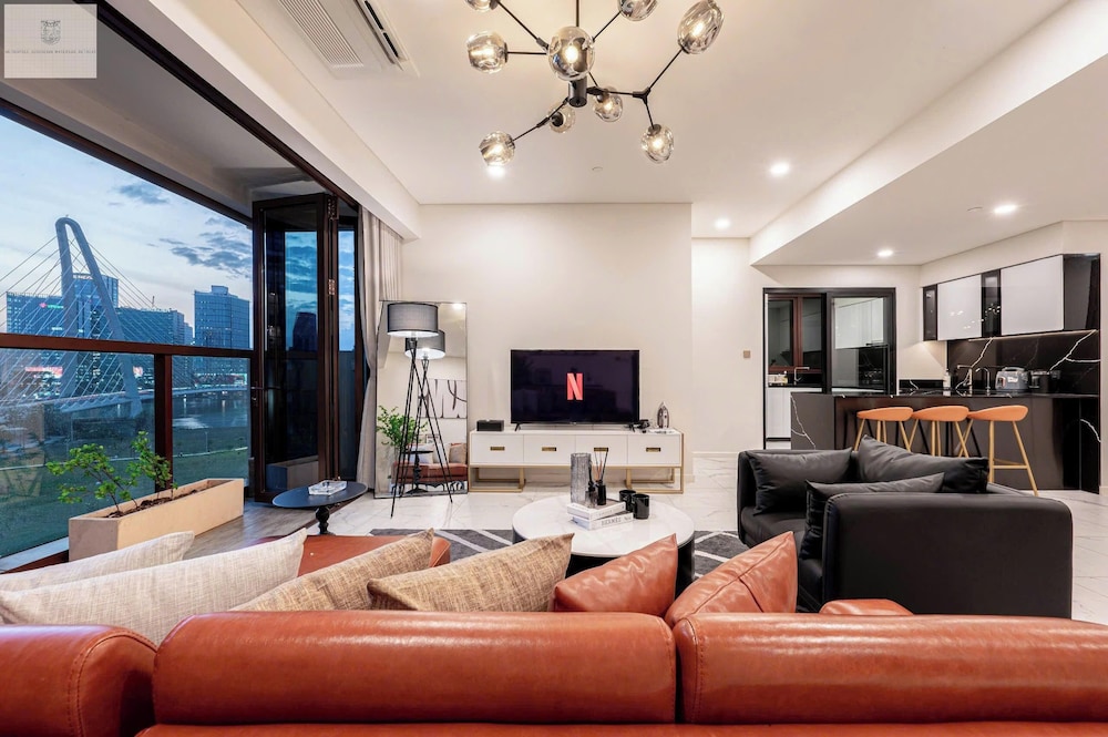Luxury Apartment, 3 Bedrooms, Kitchen, City View