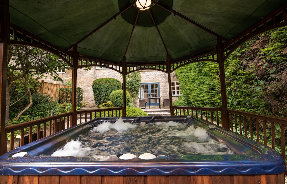 Whooper Cottage with Hot Tub - Photo 7