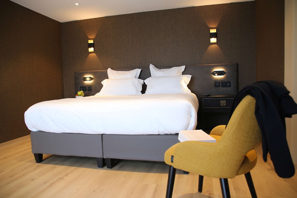 Deluxe Room, 1 King Bed, Non Smoking, Golf View (Twin bed on request) - Photo 5