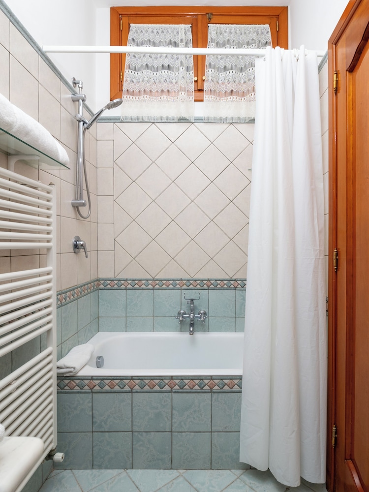 Exclusive House photo 3