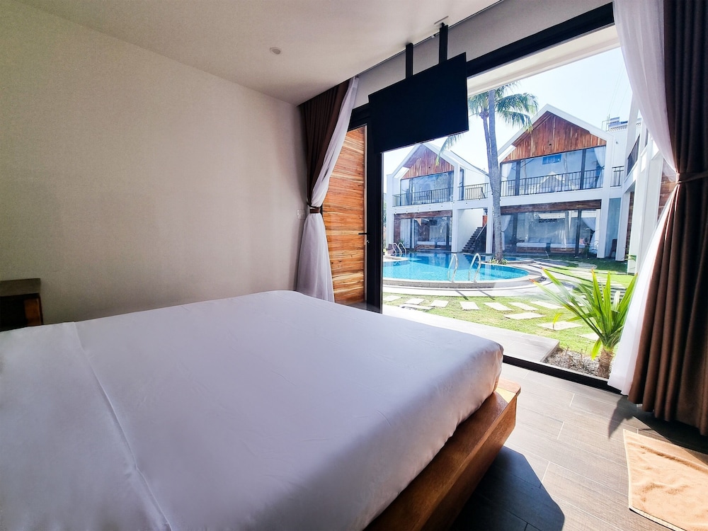 Deluxe Double Room, Pool View - Photo 8