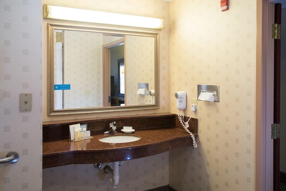 Room, 2 Queen Beds, Accessible, Non Smoking (w/ bathtub) - Photo 1