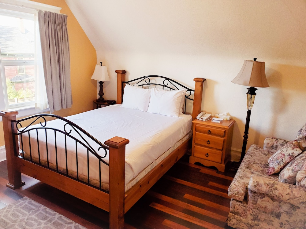 Studio, 1 Queen Bed, Terrace photo 2