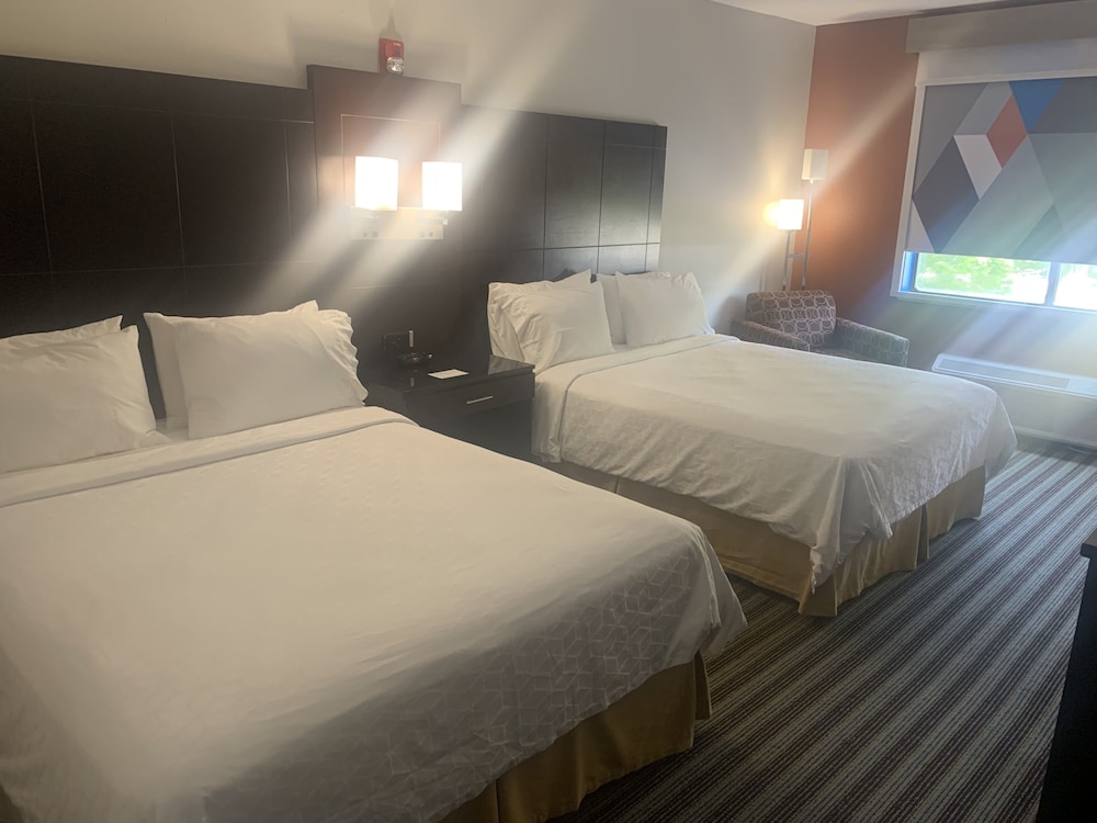 Standard Room, 2 Queen Beds - Photo 4