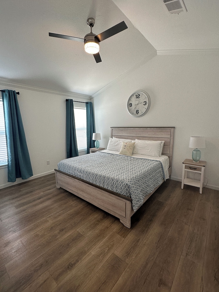 Premier Cabin, 1 King Bed with Sofa bed, Lake View photo 1
