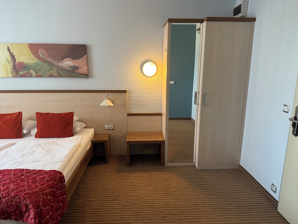 Classic Double or Twin Room, Transfer Shower - Photo 2