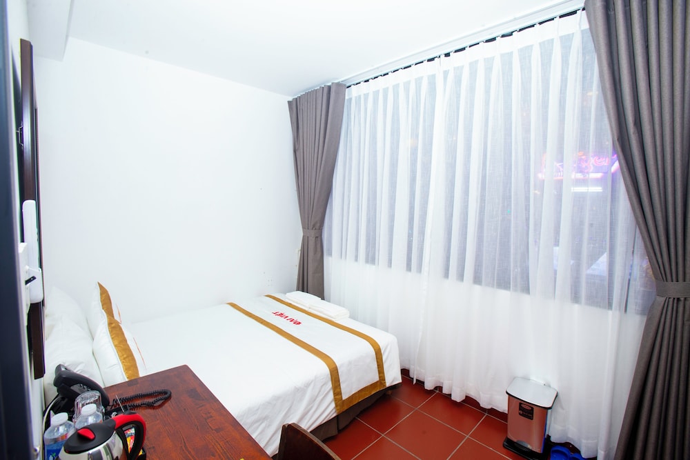 Deluxe Room, 1 Queen Bed, City View
