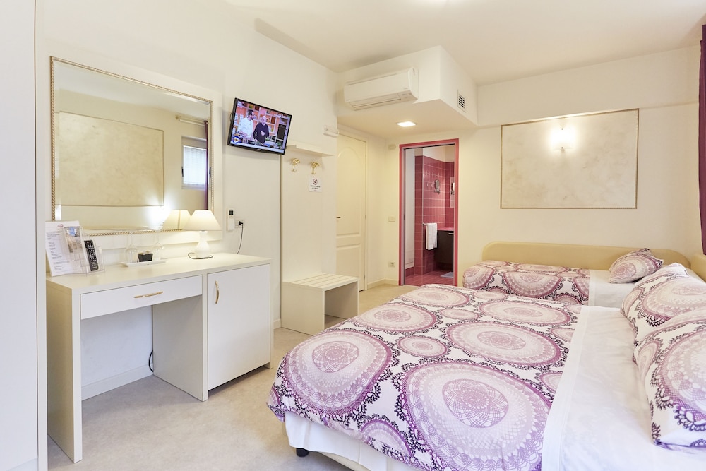 Deluxe Triple Room photo 2