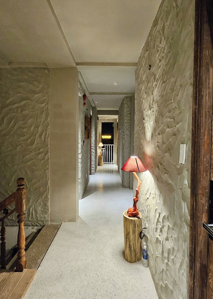 Deluxe Queen Room - Photo 18