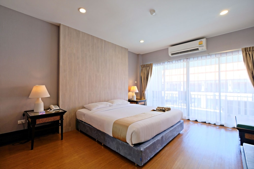 Superior Room, 1 King Bed - Photo 1