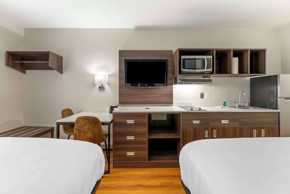 Room, 2 Double Beds, Non Smoking - Photo 6