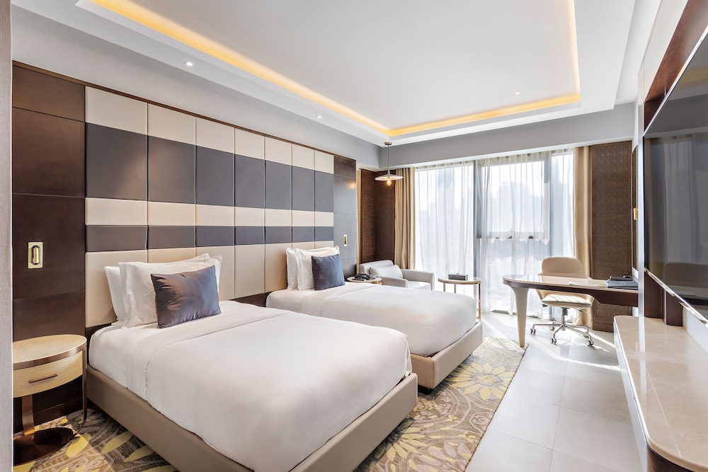 Premium Twin Room Balcony with City View photo 3