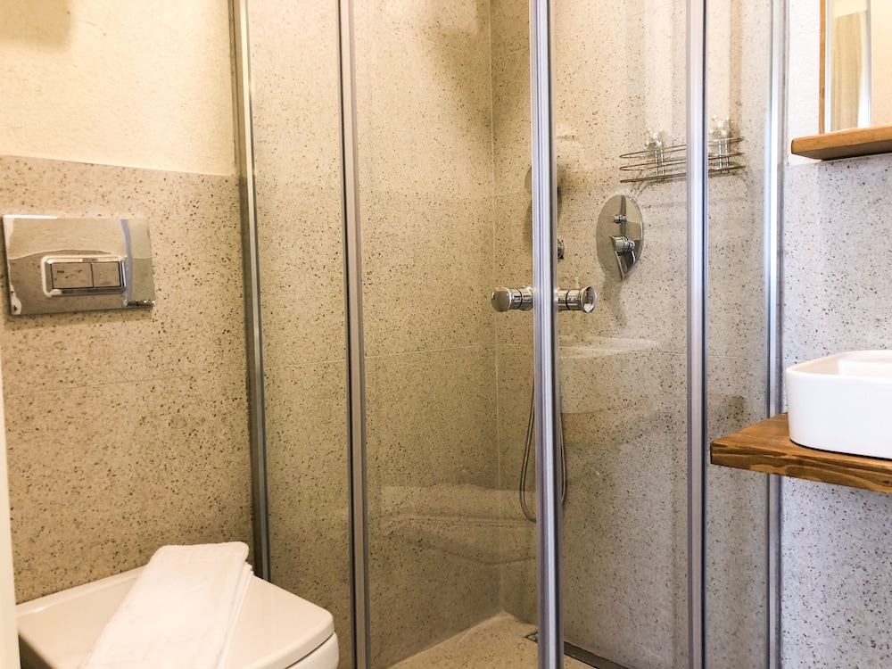 Standard Triple Room - Photo 4