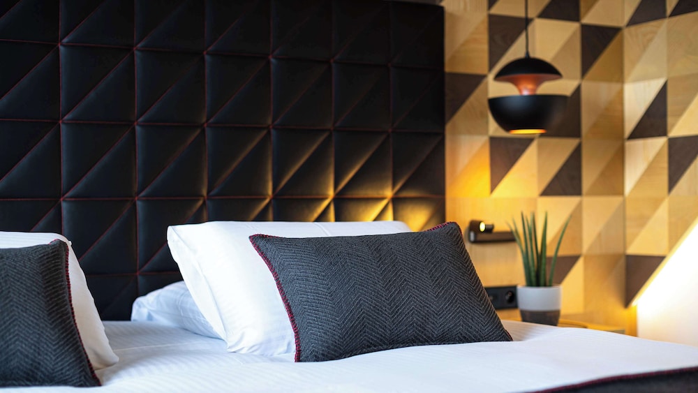 Junior Suite, 1 King Bed, Non Smoking - Photo 4