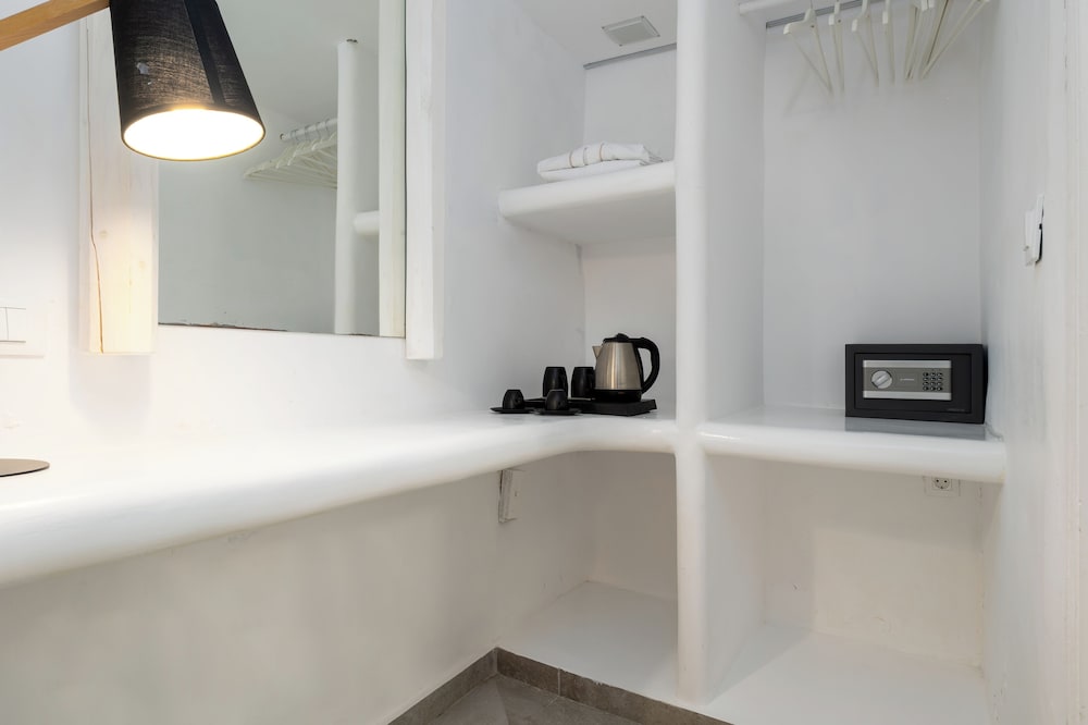 Suite with Heated Plunge Pool - Photo 2