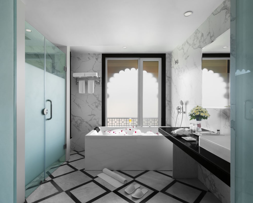 Suite - Photo 4