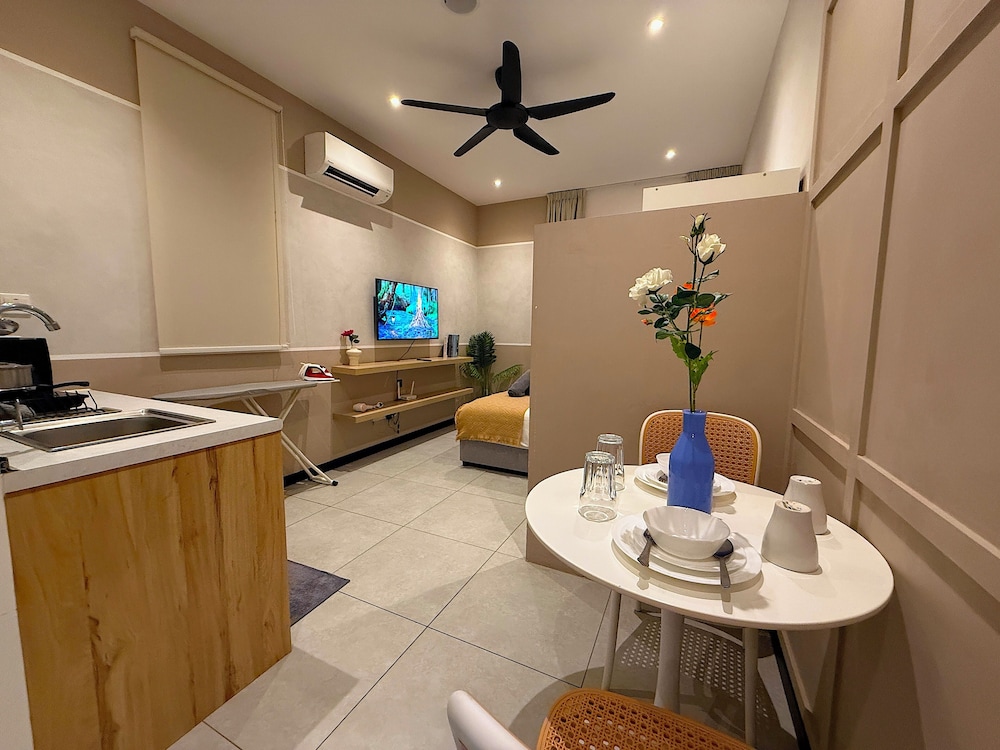 Royal Apartment, 1 Bedroom, Non Smoking, Refrigerator & Microwave