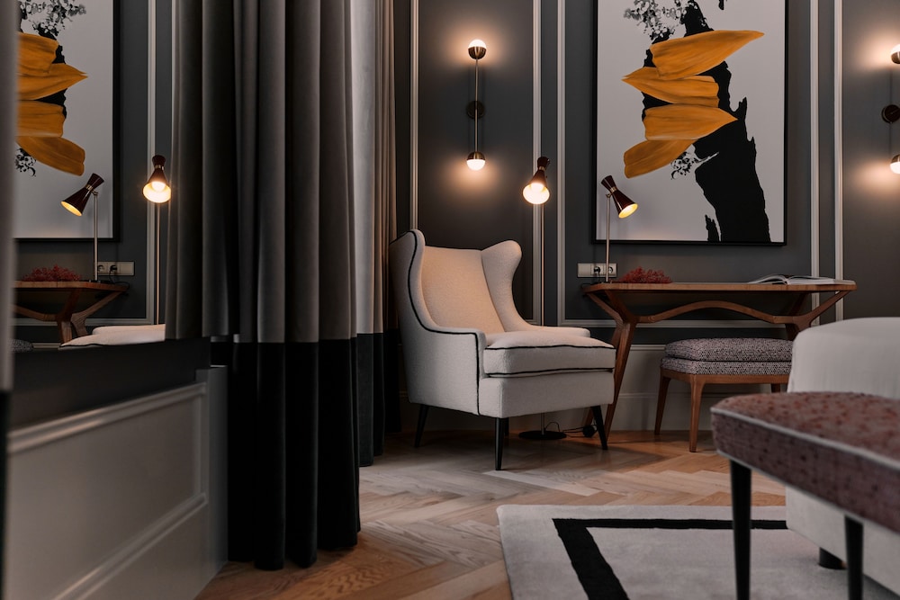 Panoramic Double Or Twin Room thumbnail 5