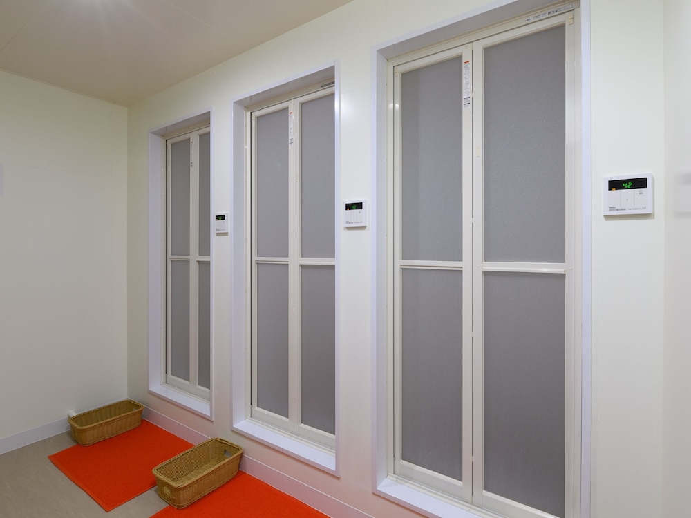 Basic Shared Dormitory, Men only, Non Smoking, Shared Bathroom photo 3