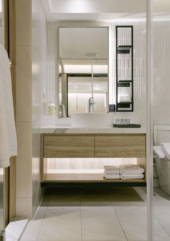 Superior Suite - Photo 16