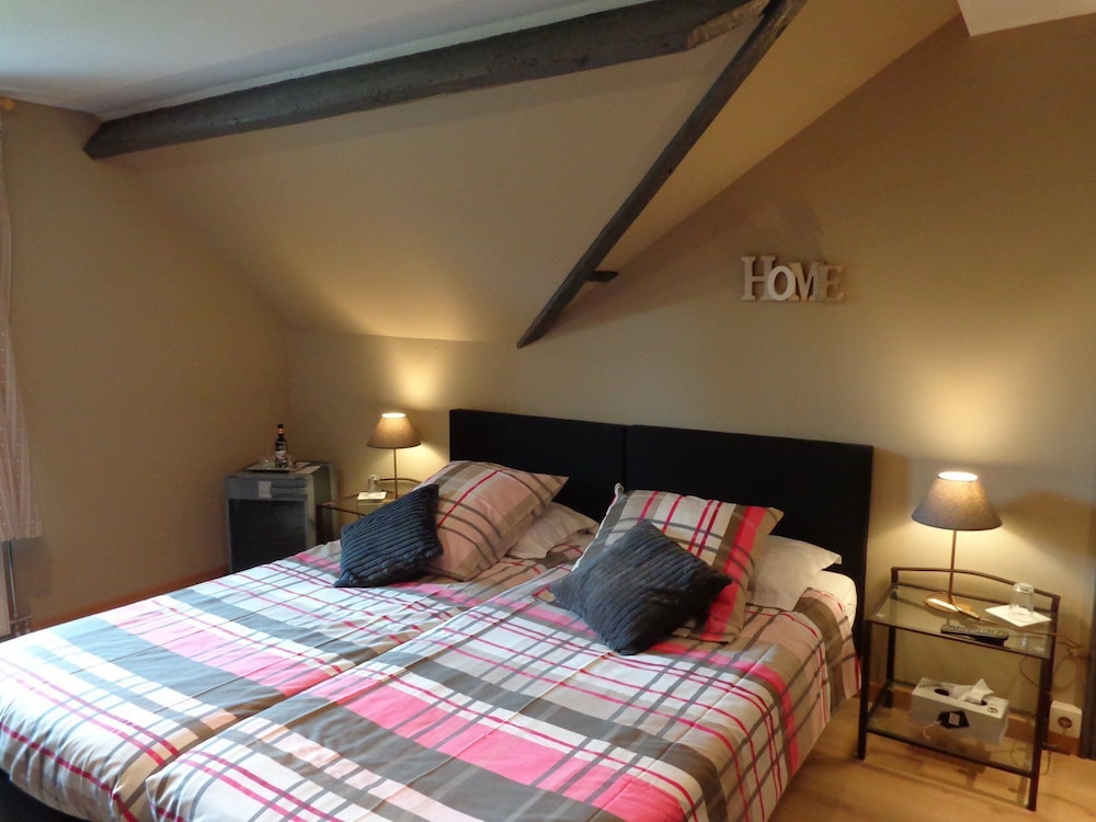 Superior Room, 1 King Bed, Ensuite, Garden View photo 2