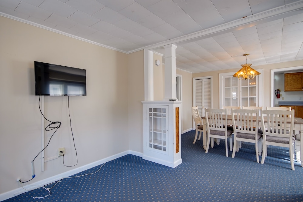 Apartment, 2 Bedrooms, Poolside - Photo 14