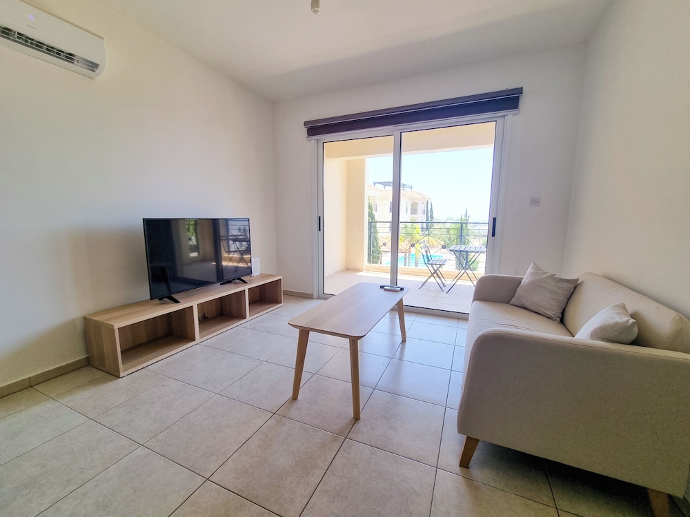 Basic Apartment photo 3