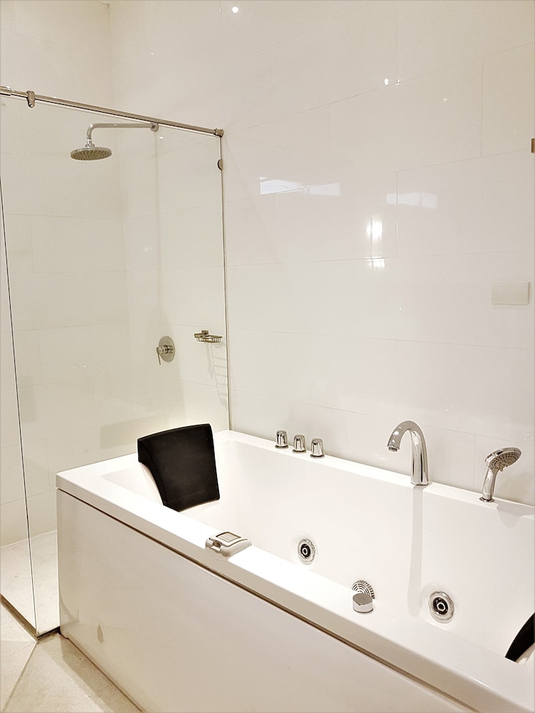 Panoramic Penthouse, 4 Bedrooms, Jetted Tub, Sea View photo 3