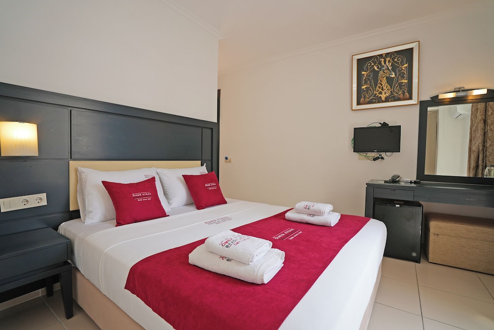 Basic Double or Twin Room, Balcony, Beach View