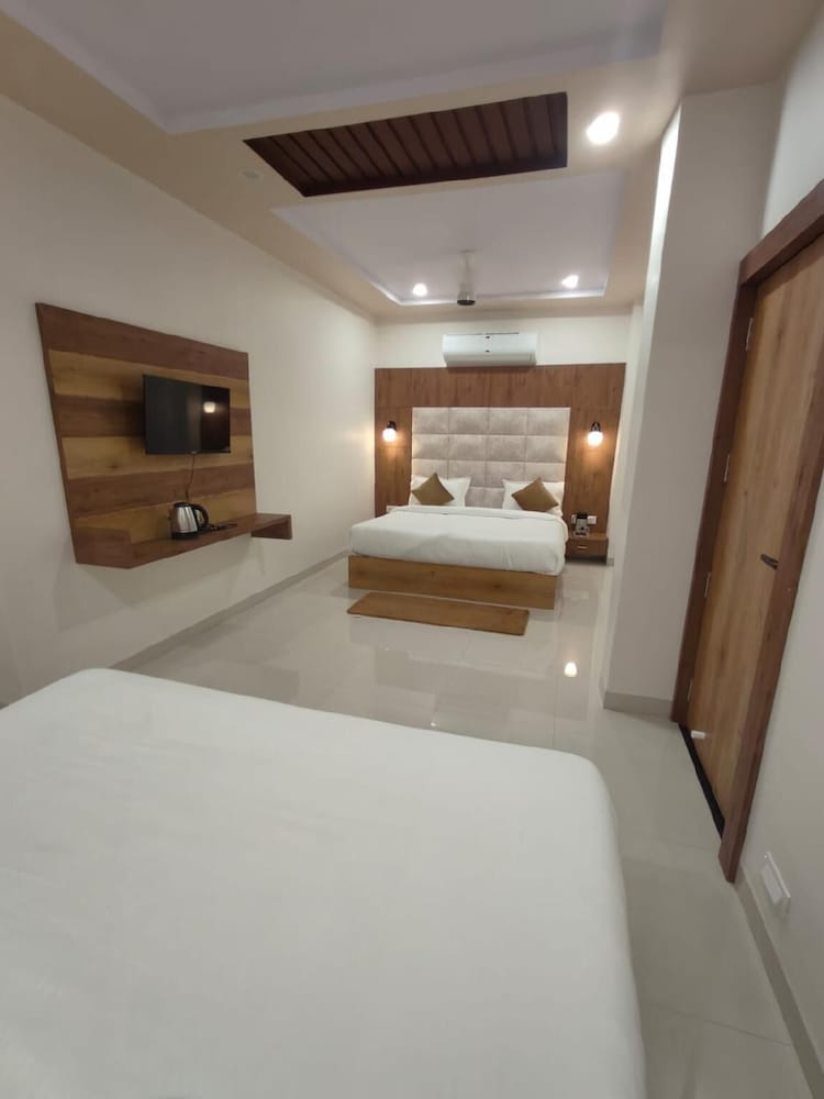 Family Triple Room, City View